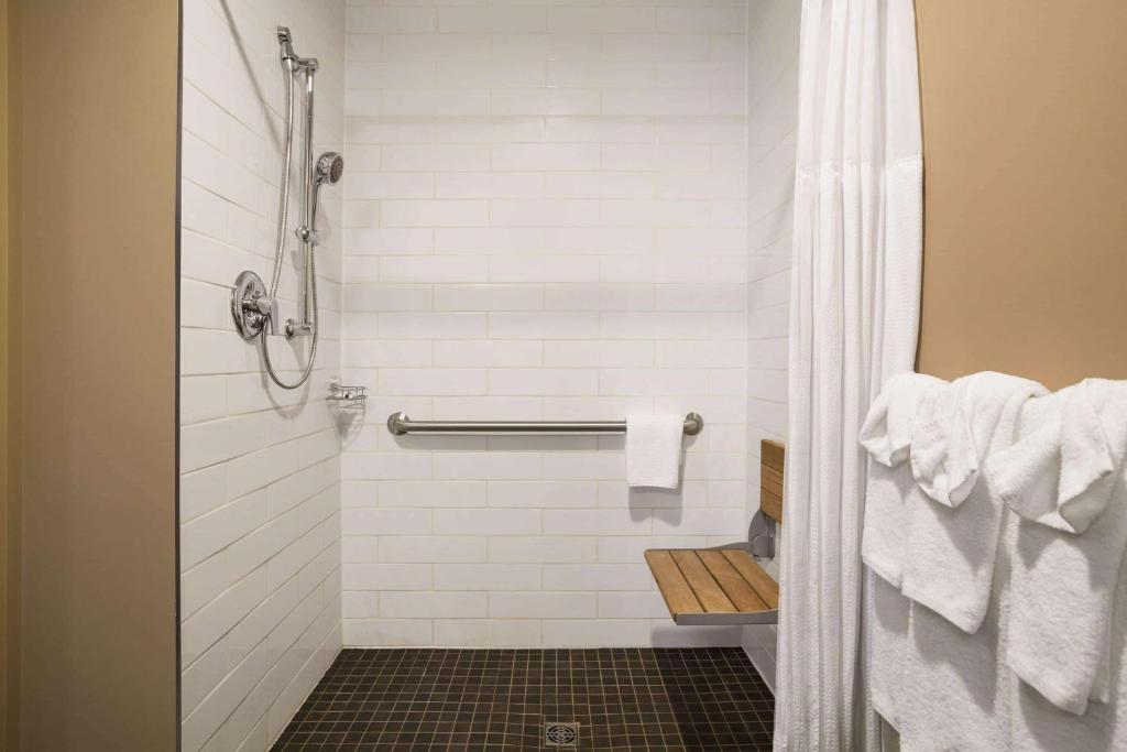 Microtel Inn & Suites by Wyndham Blackfalds photo 1