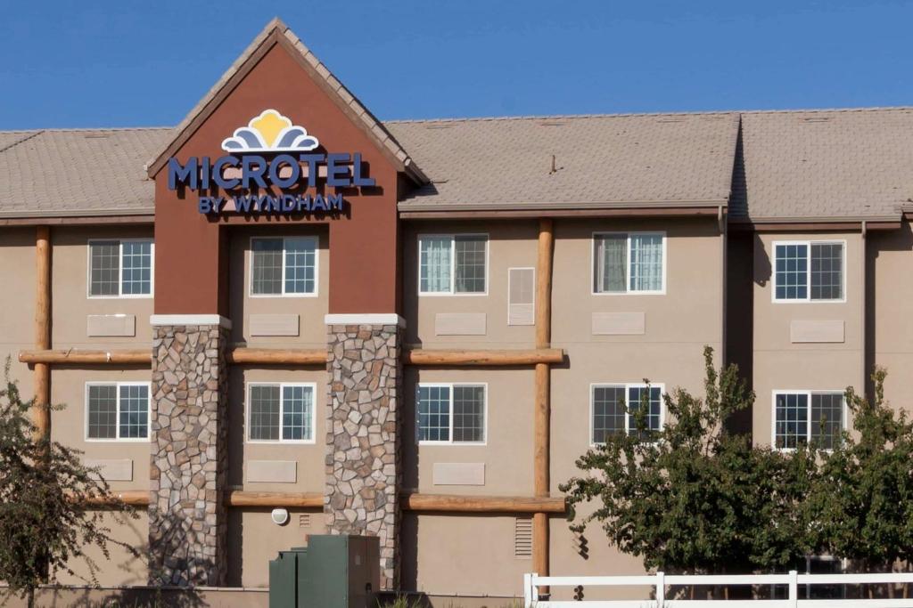 Microtel Inn & Suites by Wyndham Wheeler Ridge image