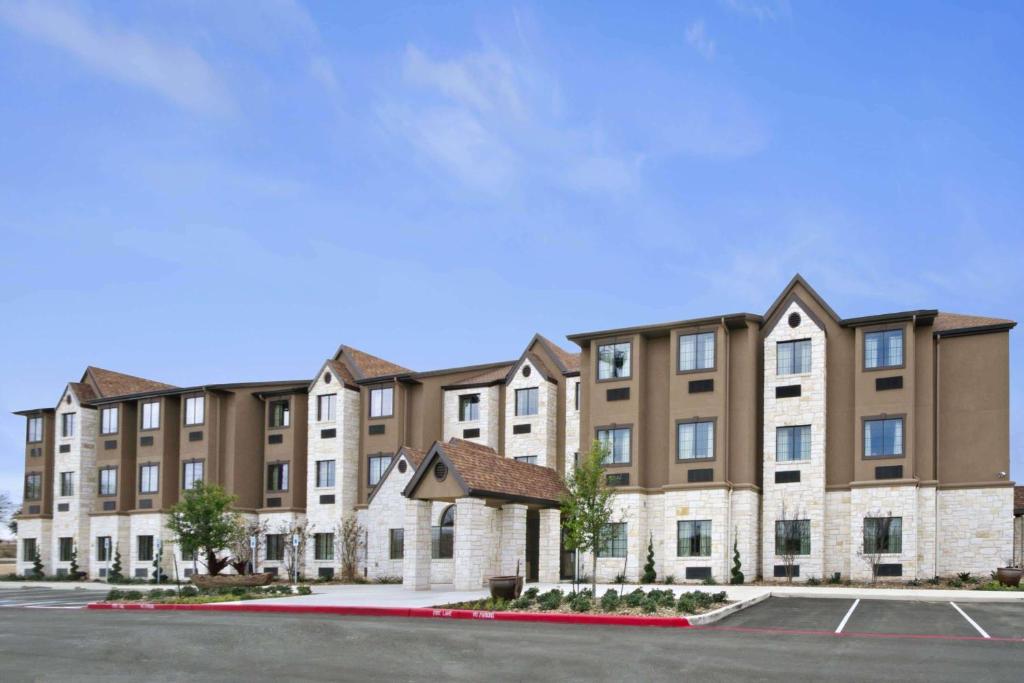 Microtel Inn & Suites by Wyndham Round Rock image