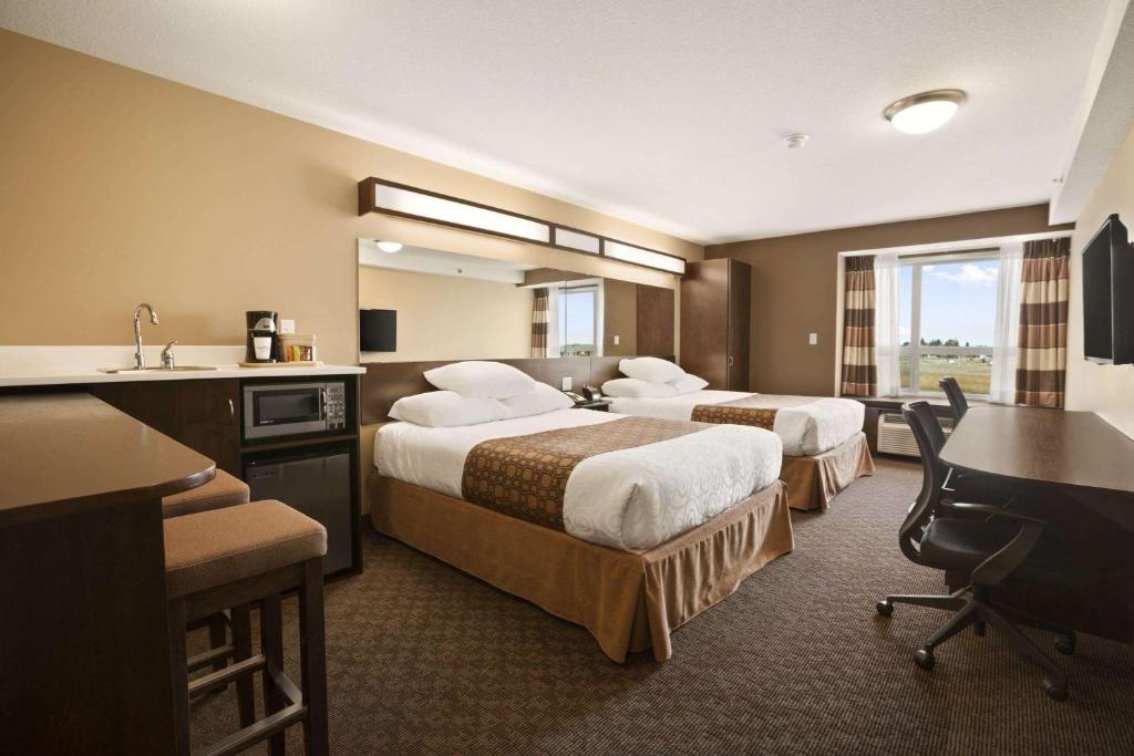 Microtel Inn & Suites by Wyndham Blackfalds photo 3