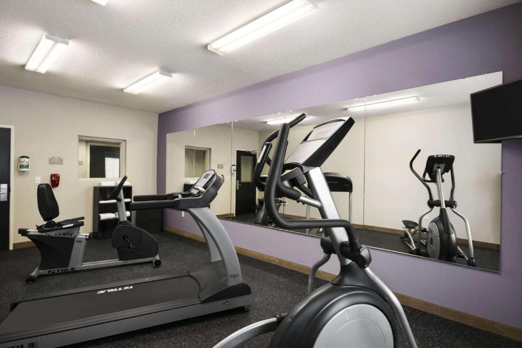 Microtel Inn & Suites by Wyndham photo 2