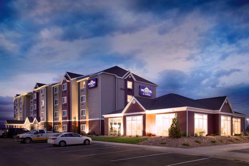 Microtel by Wyndham Vernal / Naples image