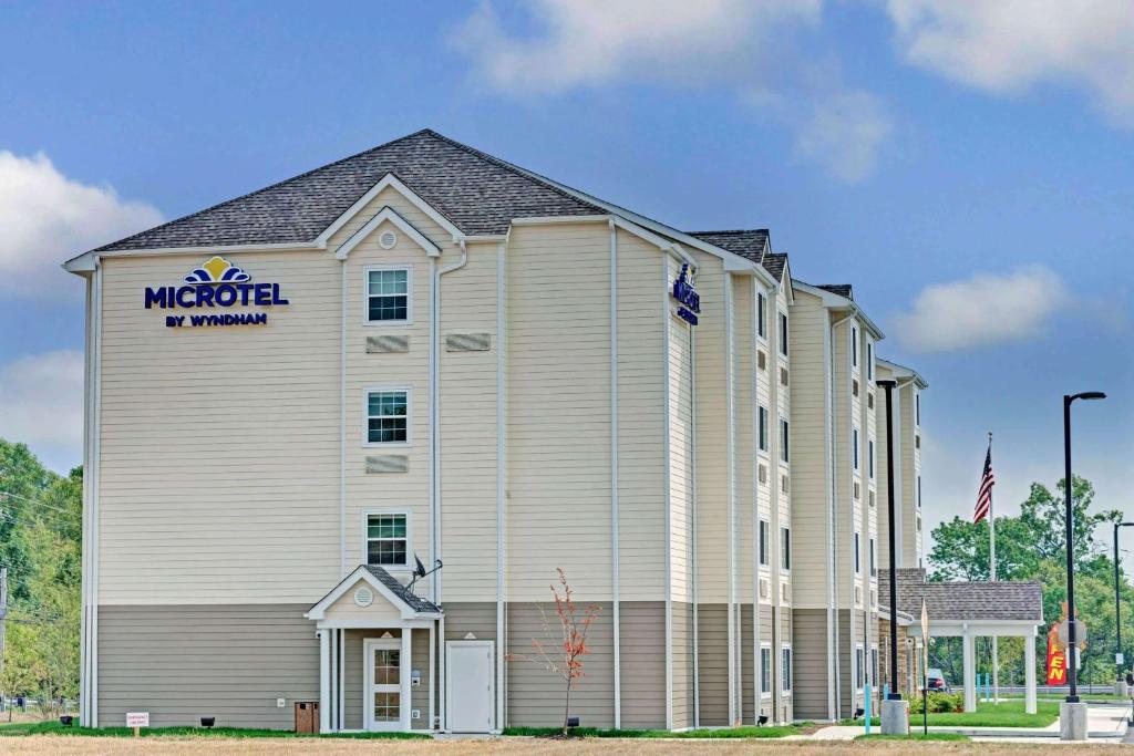 Microtel Inn & Suites By Wyndham Philadelphia Airport Ridley image
