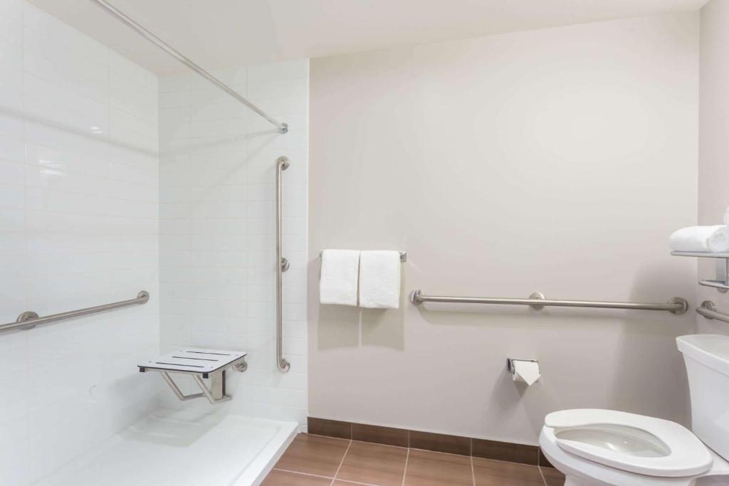 Microtel Inn and Suites by Wyndham Kitimat photo 4