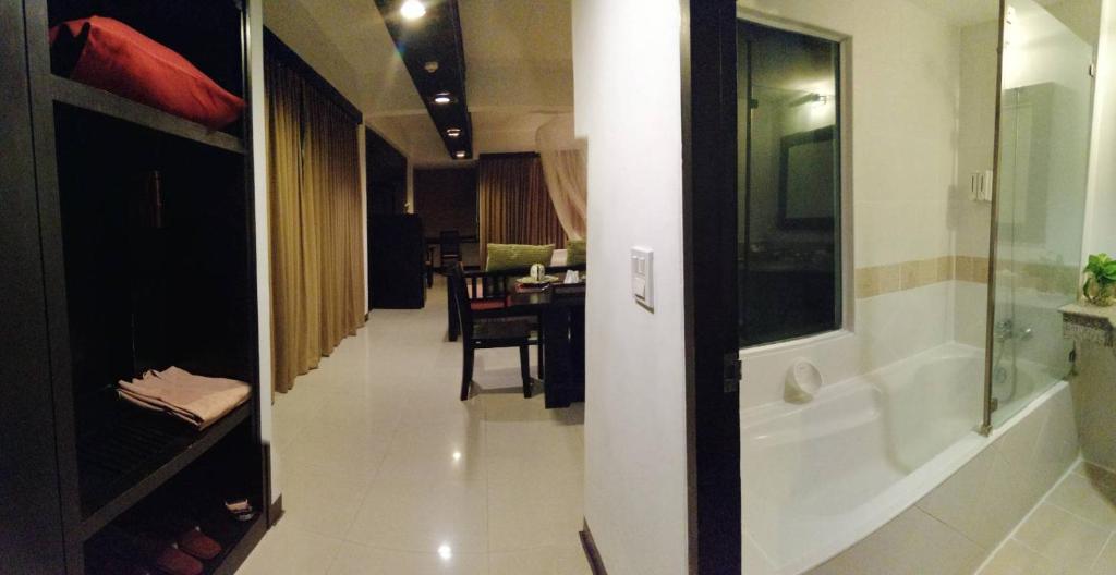 Сьюит (Полулюкс, вид на бассейн), Siam Piman Hotel
