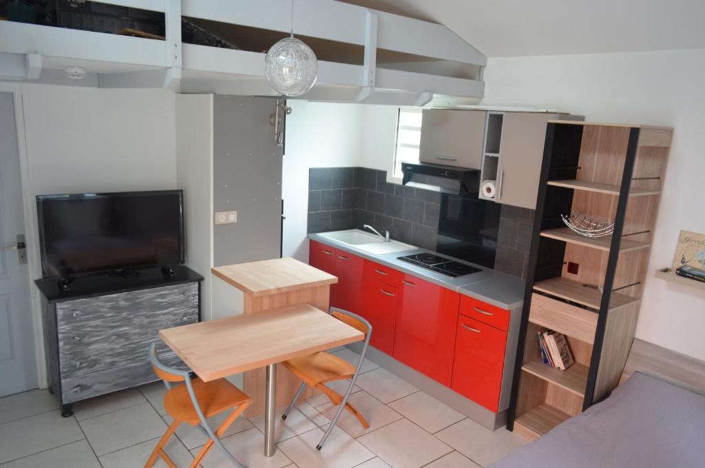 Studio tout confort avec son jacuzzi photo 4