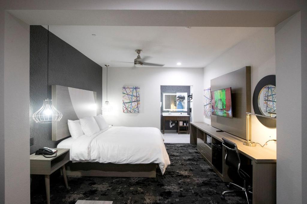 House Hotel image