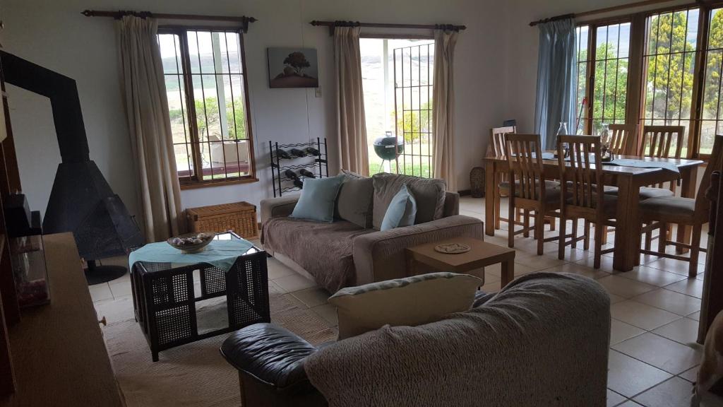 Swallowfield Cottage photo 1
