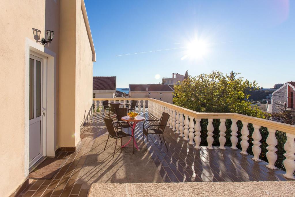 Апартаменты (Апартаменты-студио), Guest House Lotos