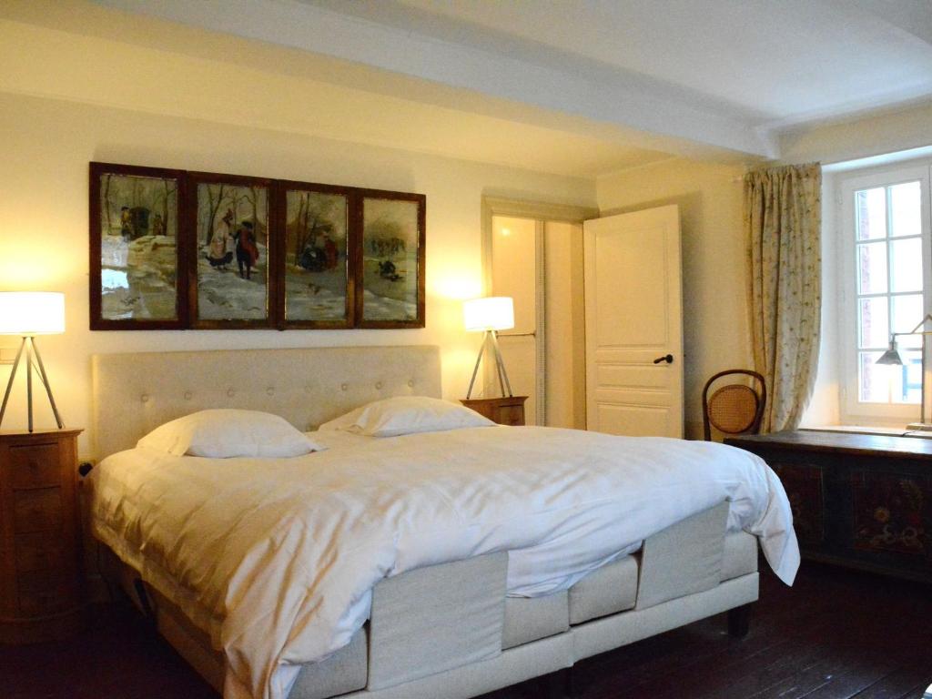 Authentic Holiday Home located in Bievre with Jacuzzi photo 1