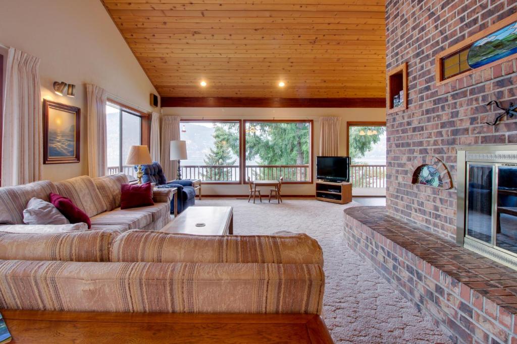 Armstrong Lakehouse photo 1