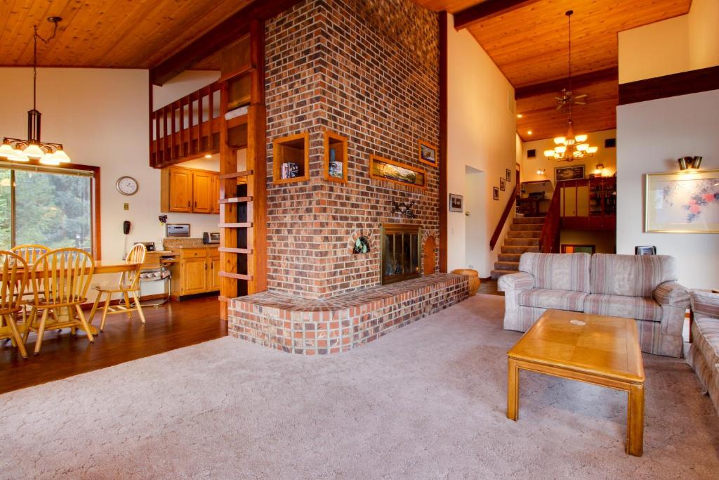 Armstrong Lakehouse photo 3