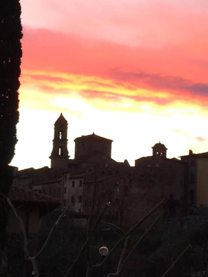 Finestra su Lucignano photo 1