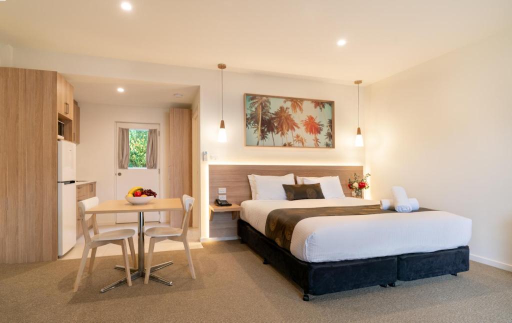 Boathouse Resort Studios and Suites photo 3