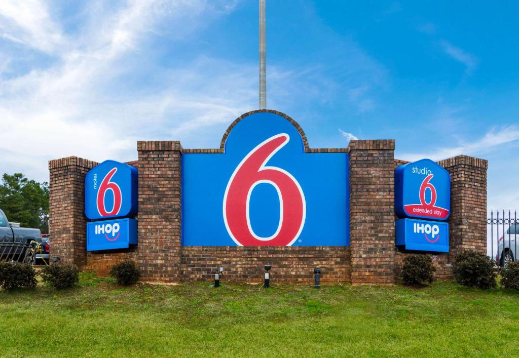 Motel 6 Lagrange, GA image