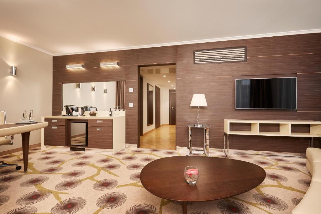 Сьюит (Люкс Tower с доступом в представительский лаундж), Hyperion Hotel Berlin