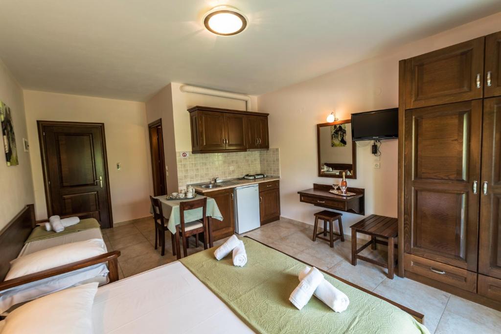 Zeus Apartments photo 3