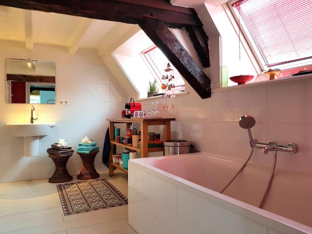 Large Historical Apartment & Canal Terrace photo 4