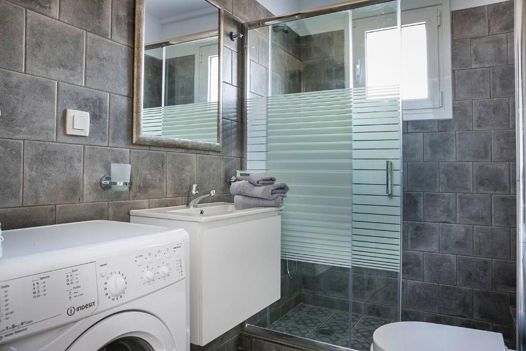 Julia's Superior Suites photo 3