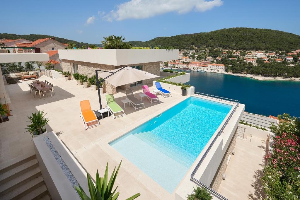 The White House, Brac photo 3