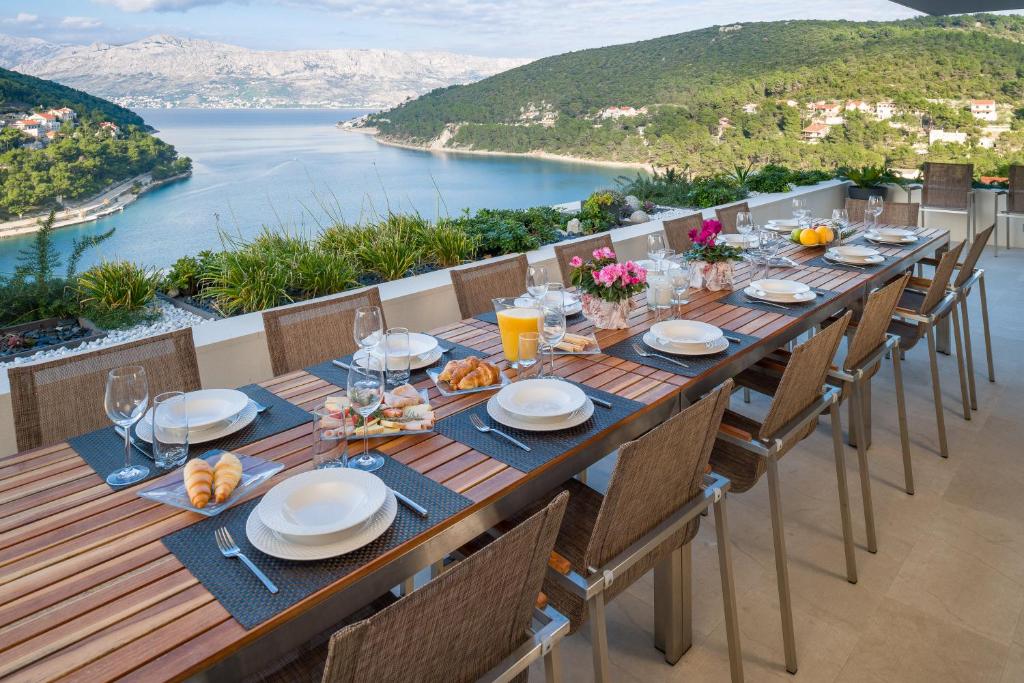 The White House, Brac photo 4