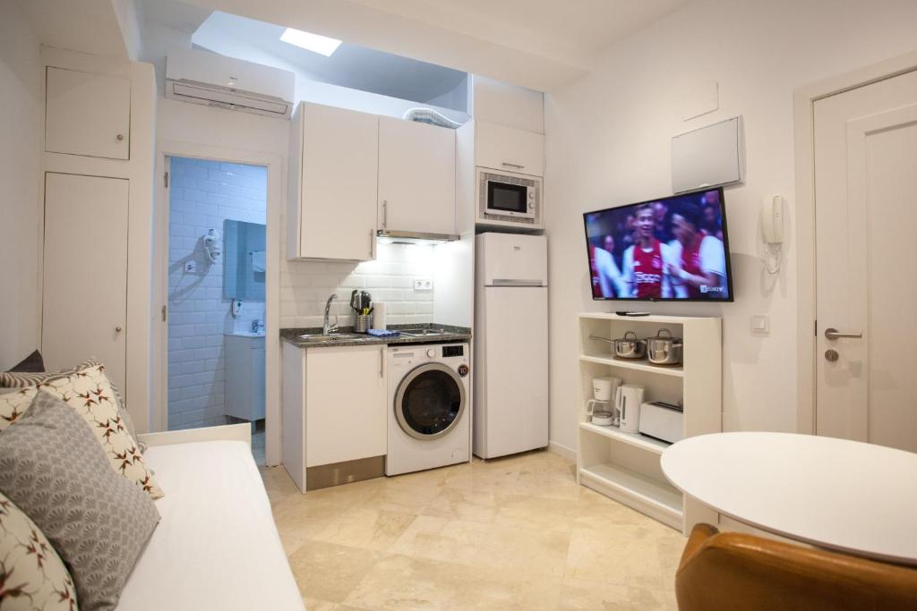 Студио (Стандартный трехместный номер-студио), Gran Central Suites