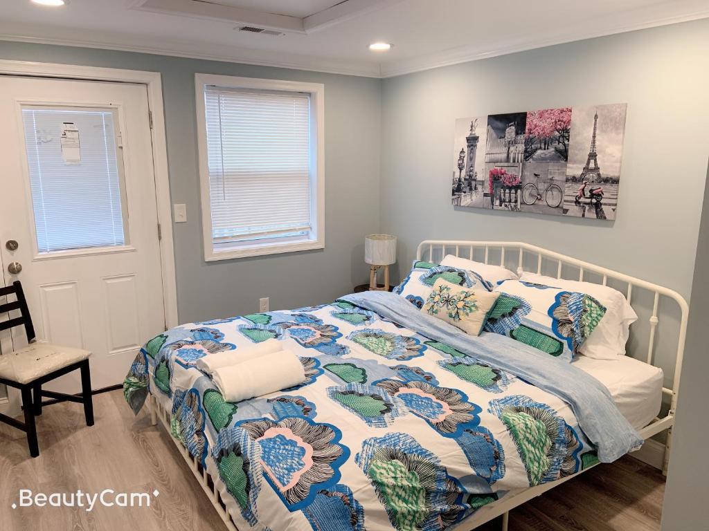 EN SUITE NEXT TO FELLS POINT image