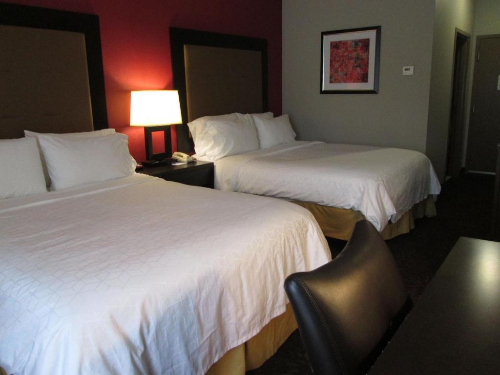 Holiday Inn Express Cloverdale - Greencastle, an IHG Hotel photo 4