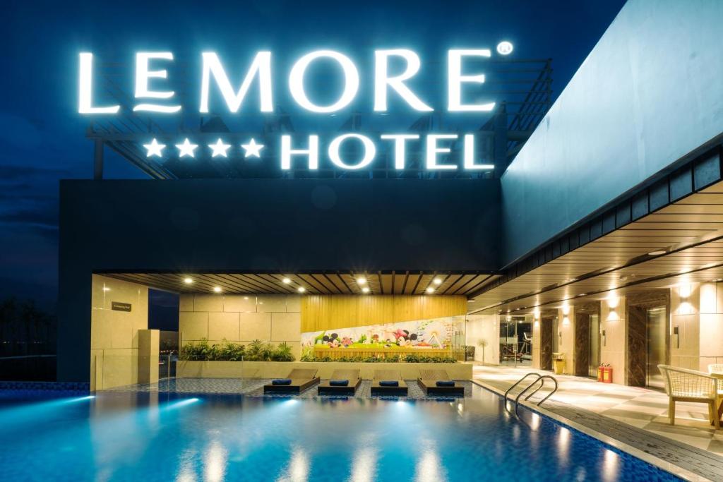 Le More Hotel