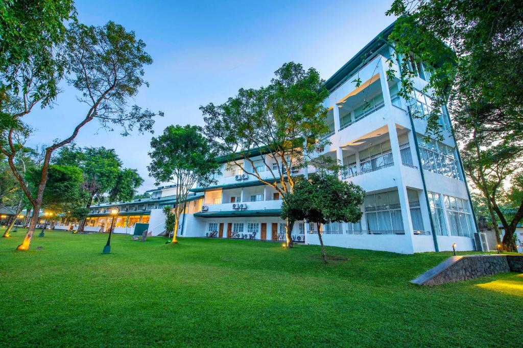 Hotel Sudu Araliya photo 1
