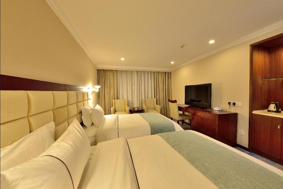 HaiJun Hotel -Free Canton Fair Shuttle Bus photo 2