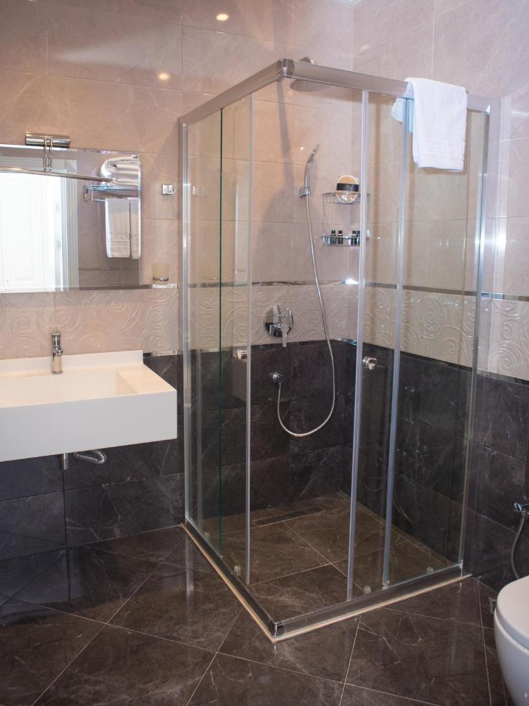 Двухместный (Standard Budget King Room (no window)), Отель Theatrum