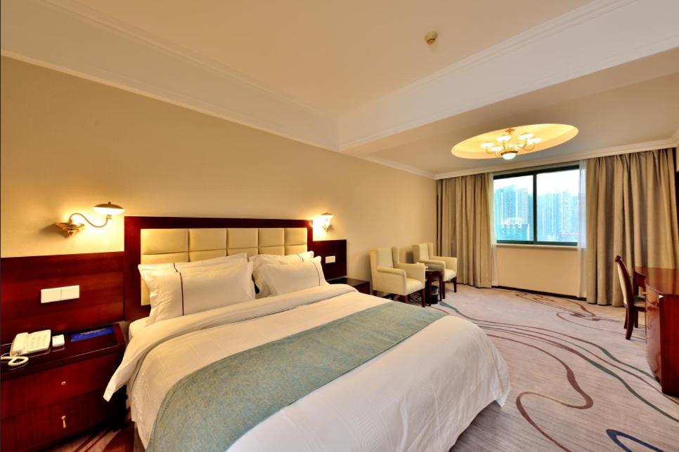HaiJun Hotel -Free Canton Fair Shuttle Bus photo 3