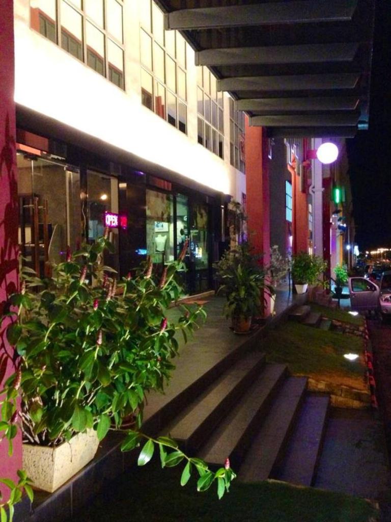 De Botani Hotel photo 4