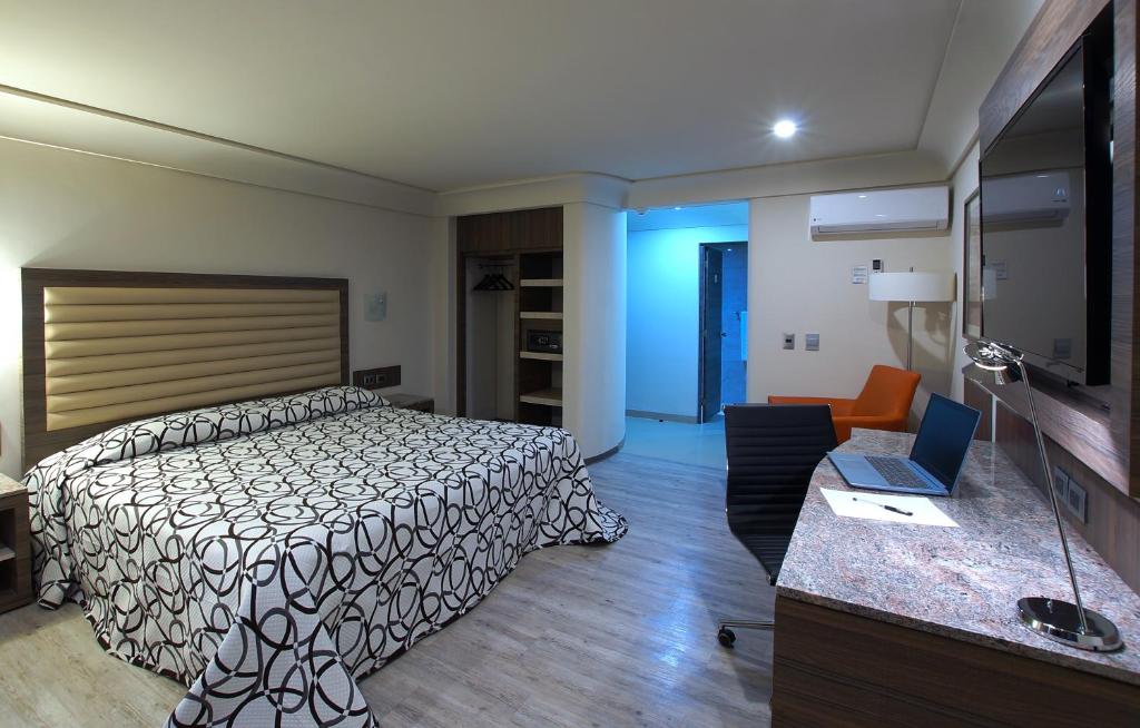 Двухместный (Двухместный номер Делюкс с 1 кроватью), Econo Express Hotel