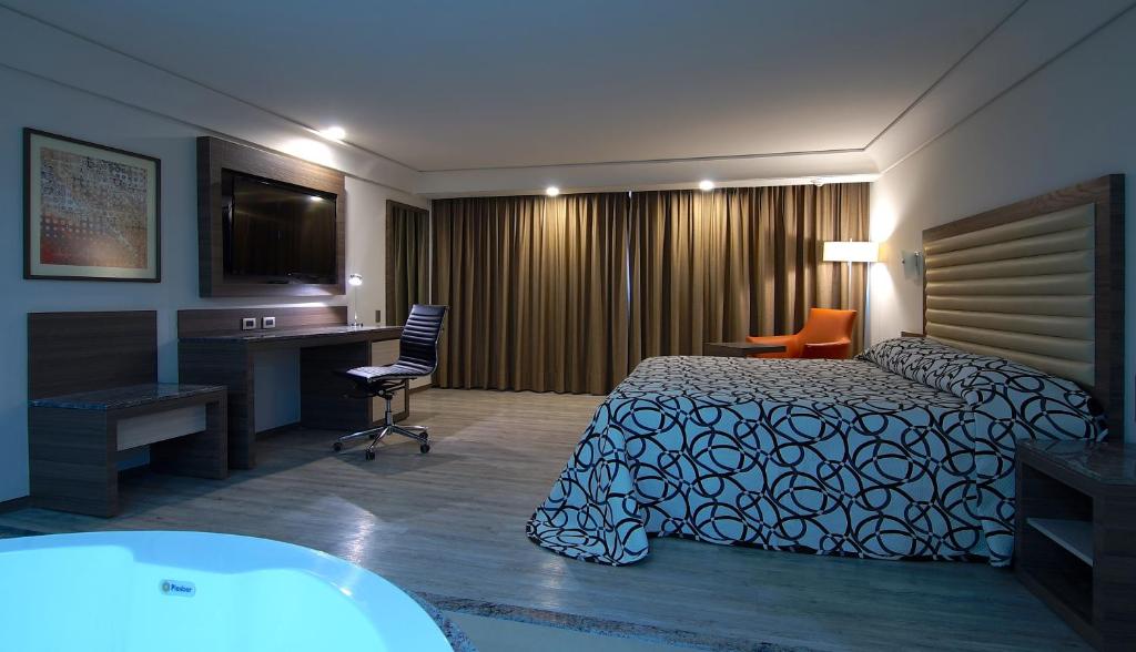 Сьюит (Суперлюкс с гидромассажной ванной), Econo Express Hotel