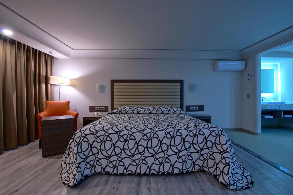 Сьюит (Суперлюкс с гидромассажной ванной), Econo Express Hotel