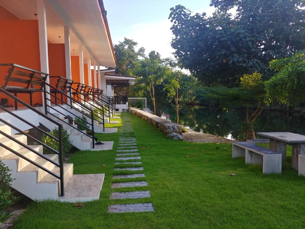 Thip Buri Riverside photo 2