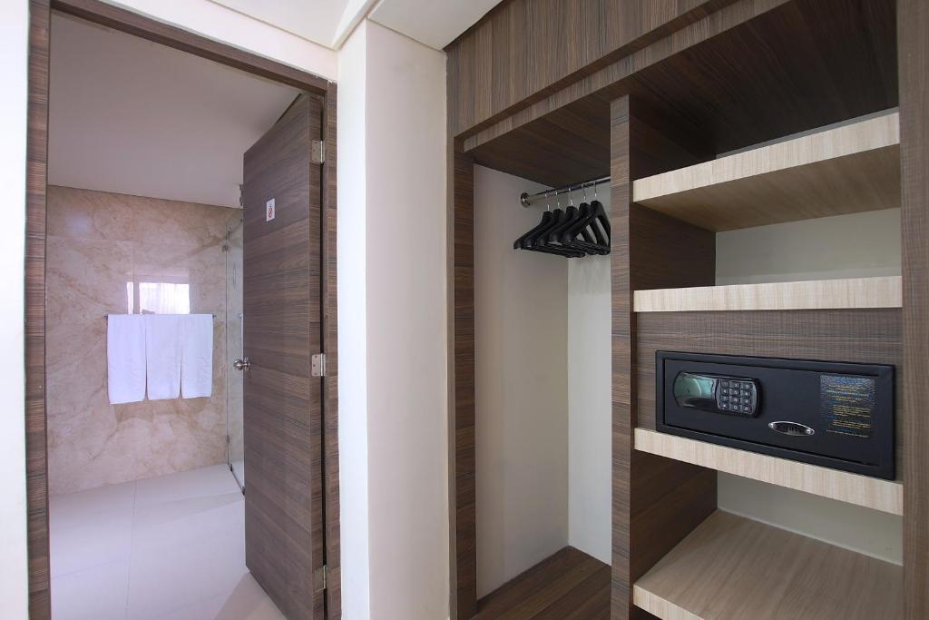 Сьюит (Суперлюкс с гидромассажной ванной), Econo Express Hotel