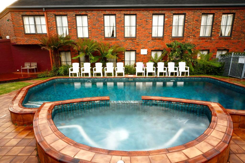 Best Western Plus Buckingham International - Tap to explore photos