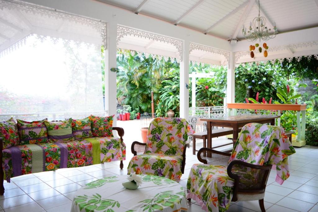 Villa Tangara - Faa'a - Tahiti - 3 bedrooms - pool and lagon view - 6 pers photo 4