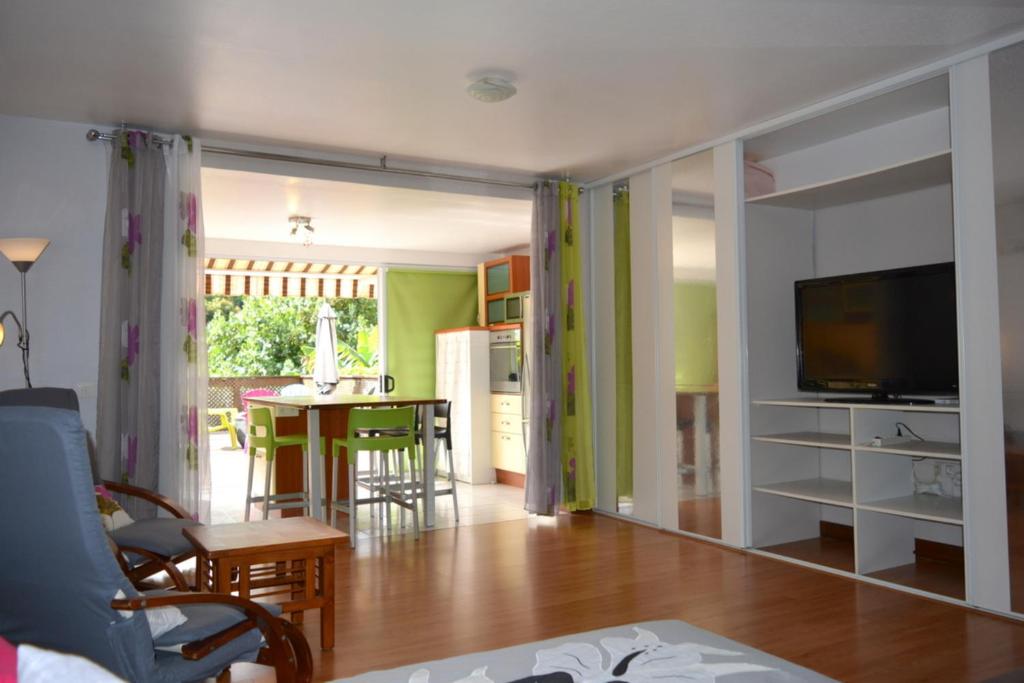 Manuiti apartment - Punaauia - 2 bdr - Wifi - AC - Pool - up to 7 people photo 1