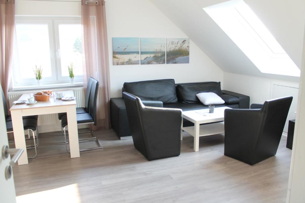 Haus Willi - kleine & schnuckelige Ferienwohnung in Ortenberg mit WLAN Balkon Parkplatz - neu & sauber & gemütlich photo 1