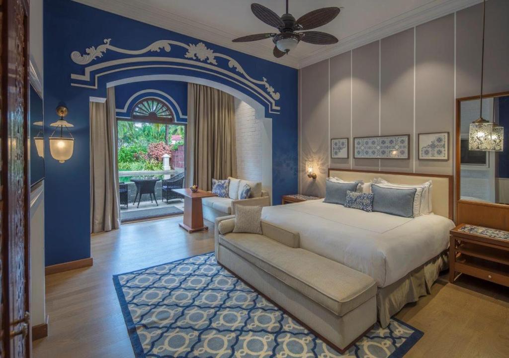 Трехместный (Номер Indulgence на вилле с мини-бассейном и кроватью размера «king-size»), Taj Exotica Resort & Spa, Goa