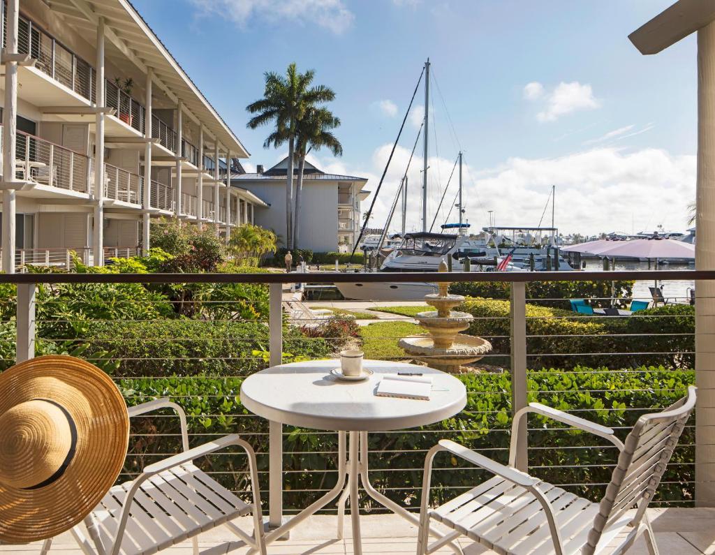 Cove Inn on Naples Bay photo 3