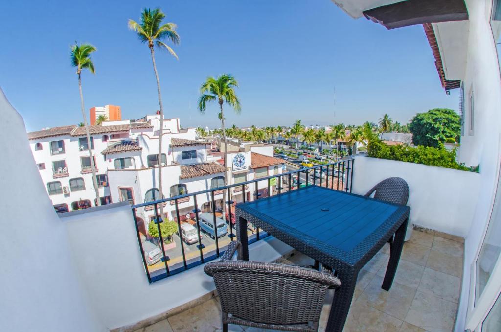 Четырехместный (Четырехместный номер с балконом), Hotel Suites Mar Elena