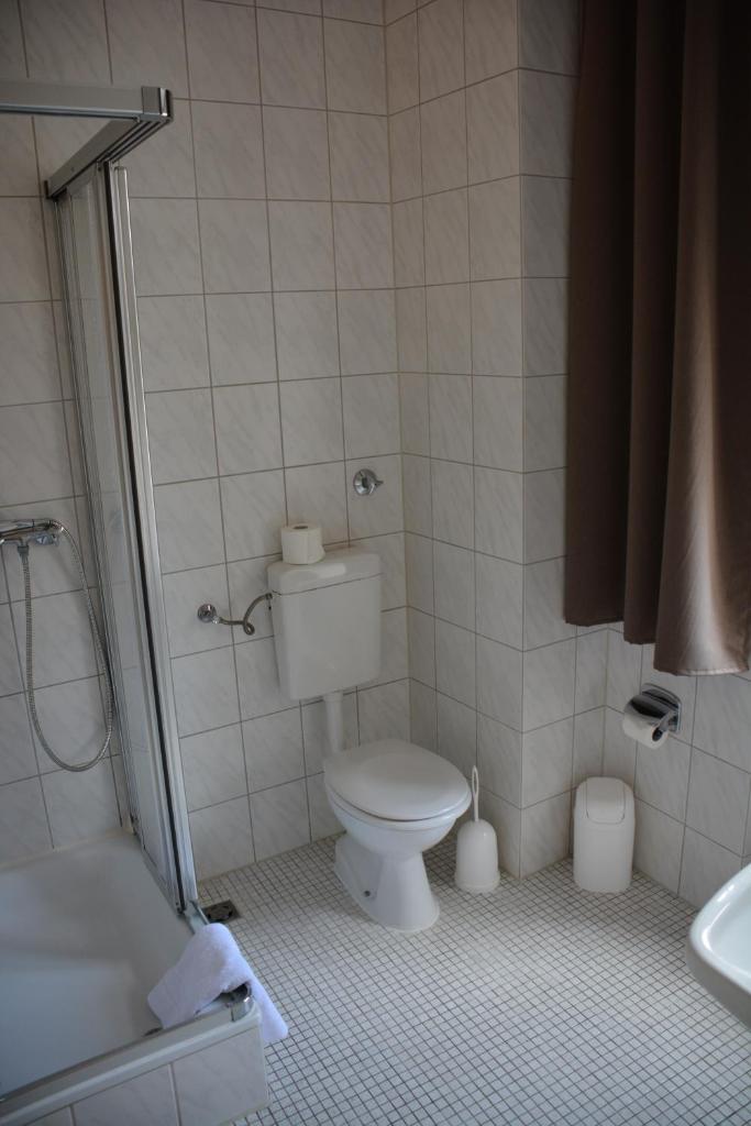 Одноместный (Одноместный номер эконом-класса с общей ванной комнатой), Hotel Brecherspitze