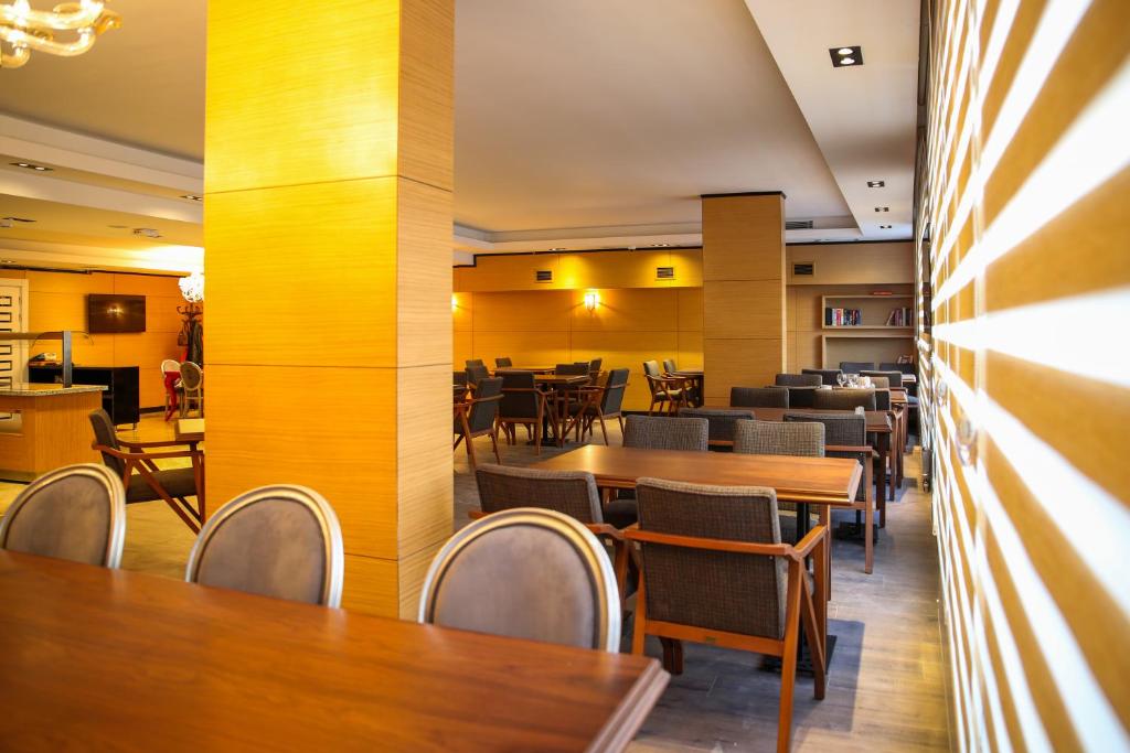 New Gate Hotel photo 2