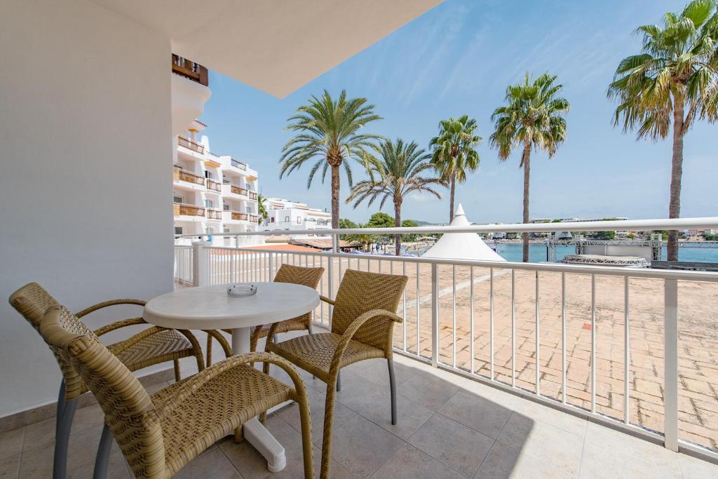 Апартаменты (Апартаменты с 3 спальнями), Apartamentos Es Cañe