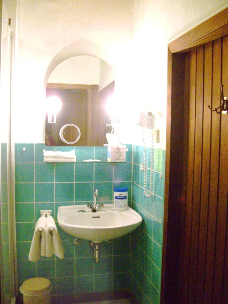 Hotel-Restaurant Burg-Ramstein photo 3